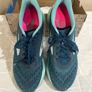 Brooks Women's 8.5 Running Shoes - Teal and Pink
